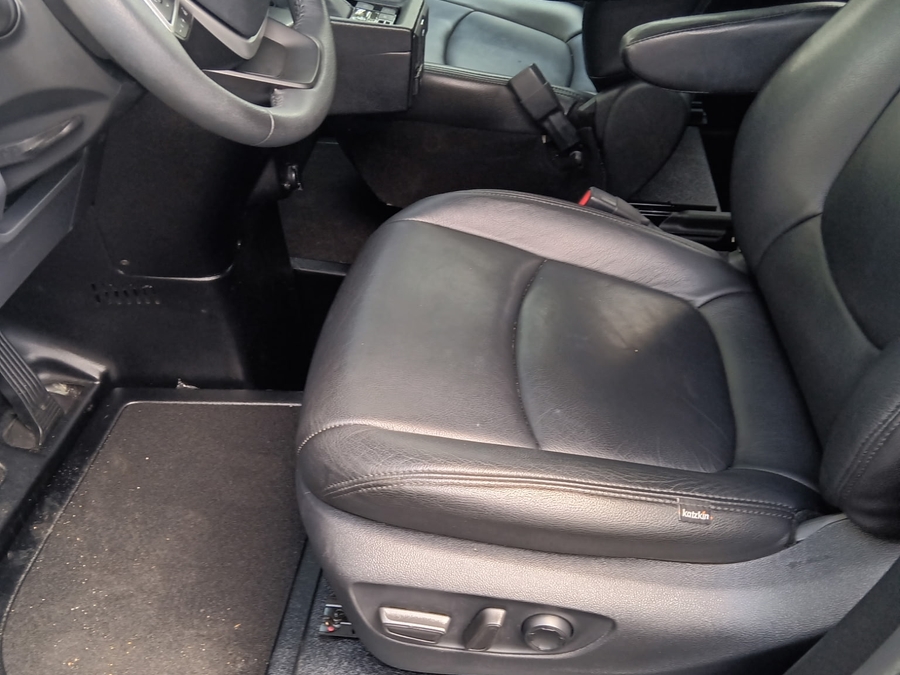 2023 Toyota Sienna XLE - Photo 14