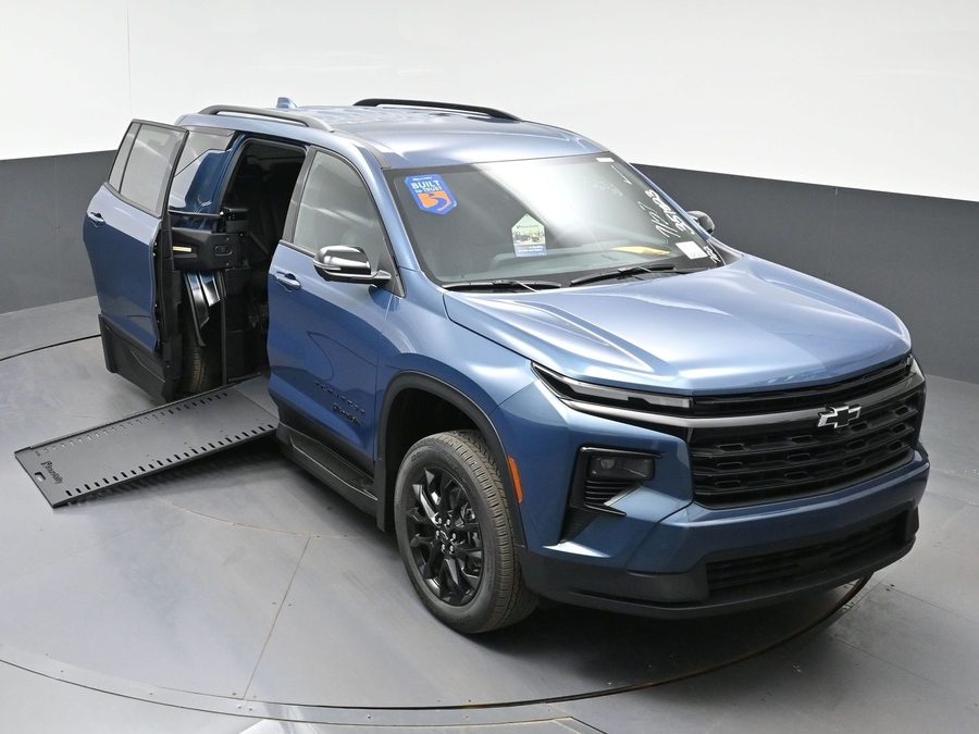New 2026 Chevrolet Traverse 1LT Midnight - BraunAbility Side Entry In Floor Automatic Ramp