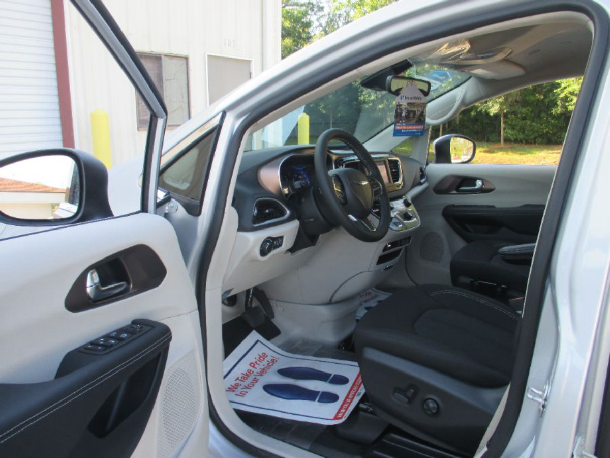 2023 CHRYSLER VOYAGER - Image 17