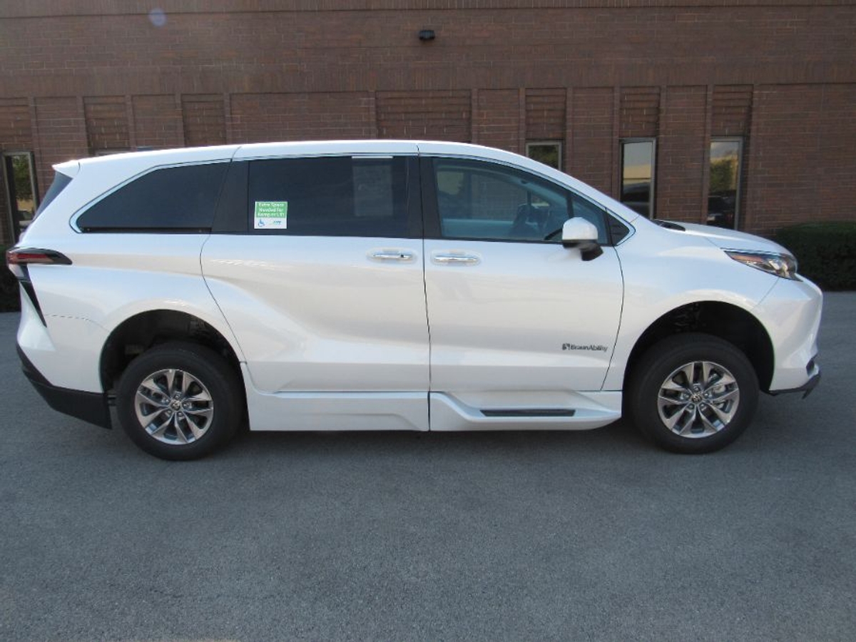 2025 TOYOTA SIENNA - Image 12