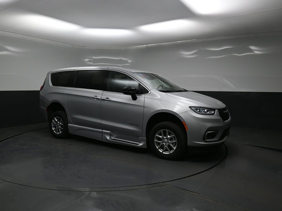 New 2026 Chrysler Pacifica Select Safety - BraunAbility Side Entry Fold Out Automatic Ramp