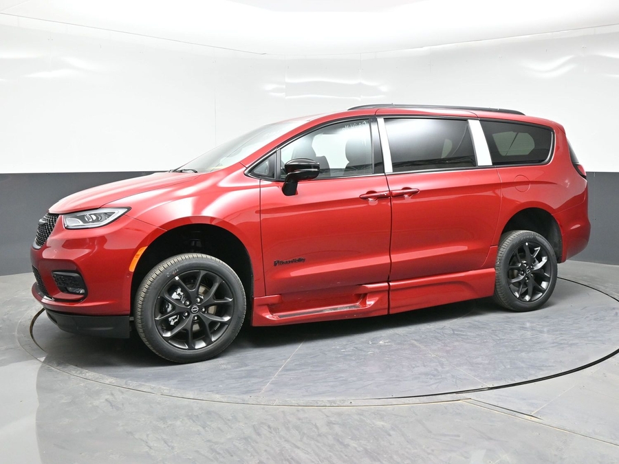 New 2026 Chrysler Pacifica Select Sport - BraunAbility Side Entry In Floor Automatic Ramp