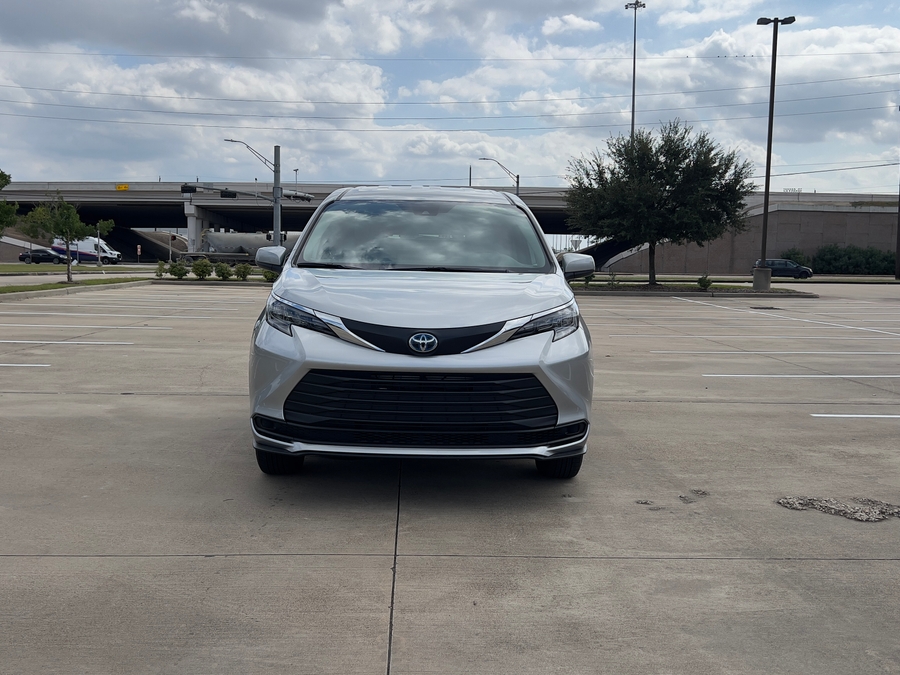 New 2025 Toyota Sienna Hybrid LE - Vantage Mobility Commercial Rear Entry Entry Fold Out Manual Ramp