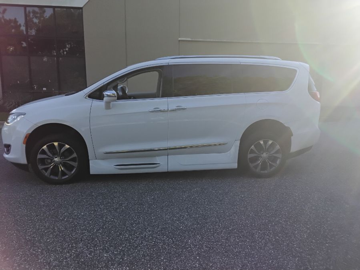 2017 CHRYSLER PACIFICA - Image 21