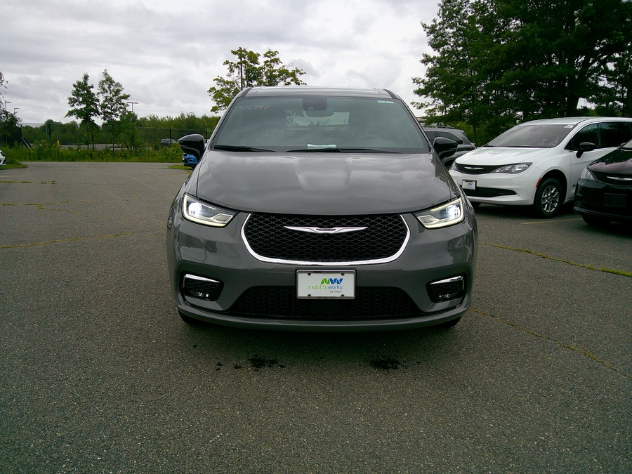 Grey Chrysler Pacifica image number 4