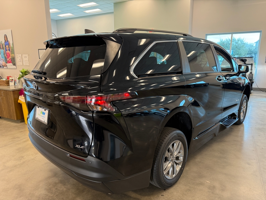 Black Toyota Sienna image number 2
