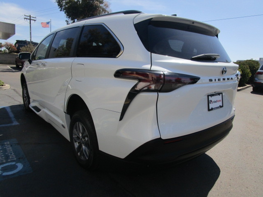 Used 2023 Toyota Sienna Hybrid XLE Plus - BraunAbility Side Entry Entry Fold Out Automatic Ramp