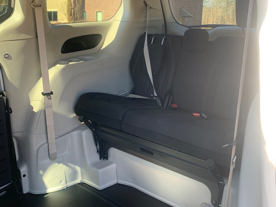 White Chrysler Pacifica image number 9