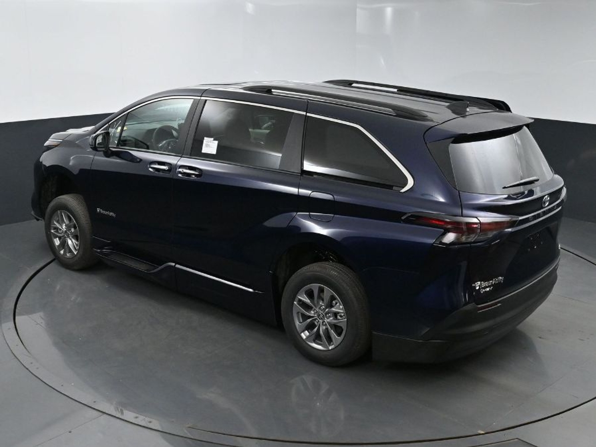 2025 TOYOTA SIENNA - Image 25