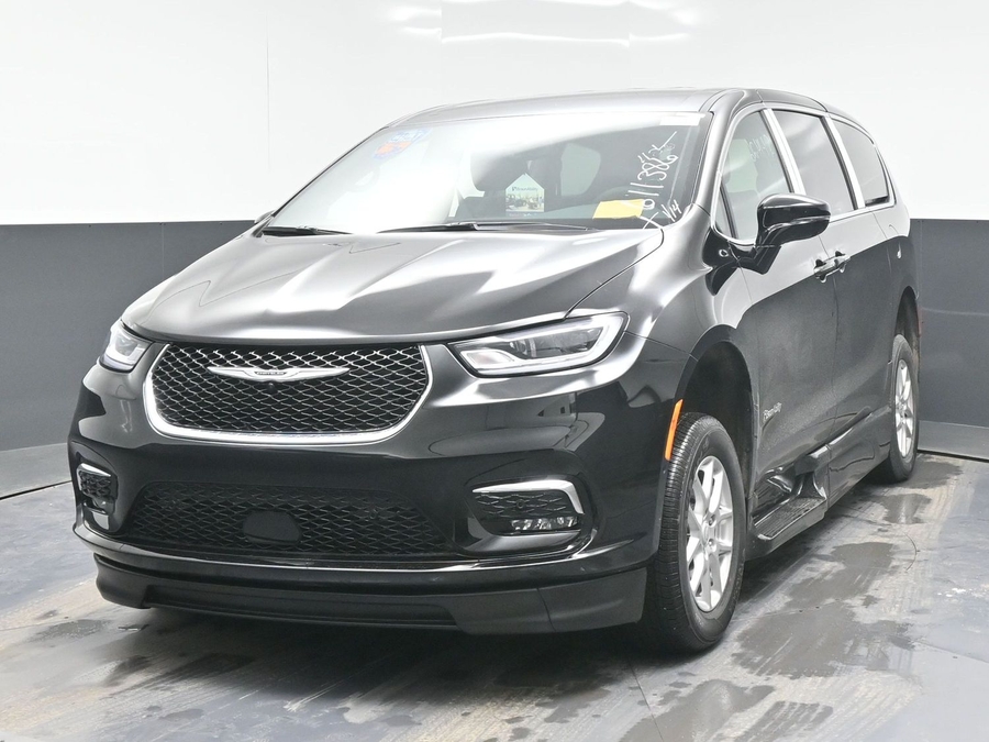 Black Chrysler Pacifica image number 1