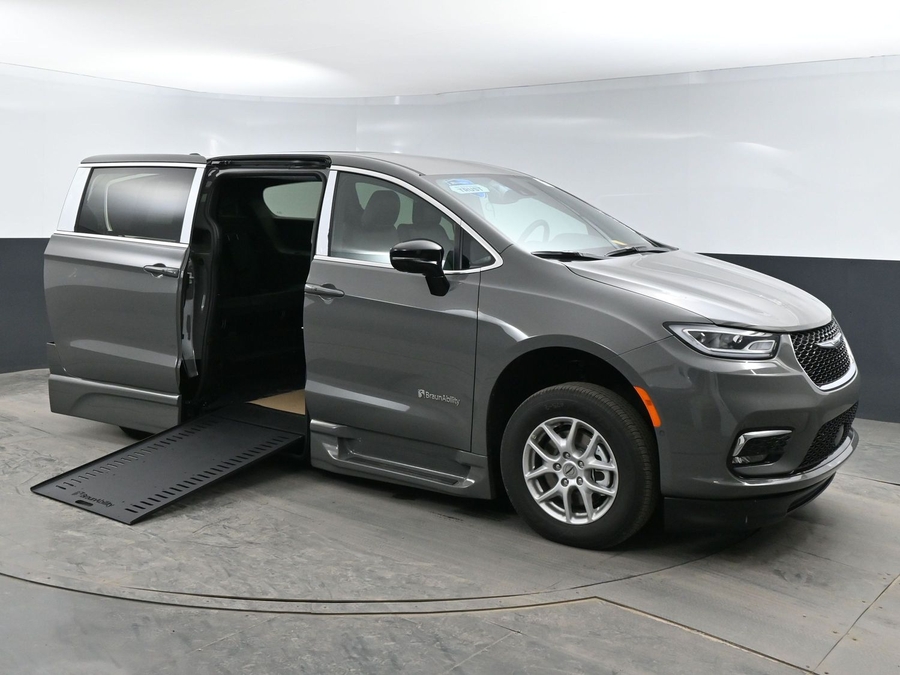 Used 2025 Chrysler Pacifica Select Safety - BraunAbility Side Entry In Floor Automatic Ramp
