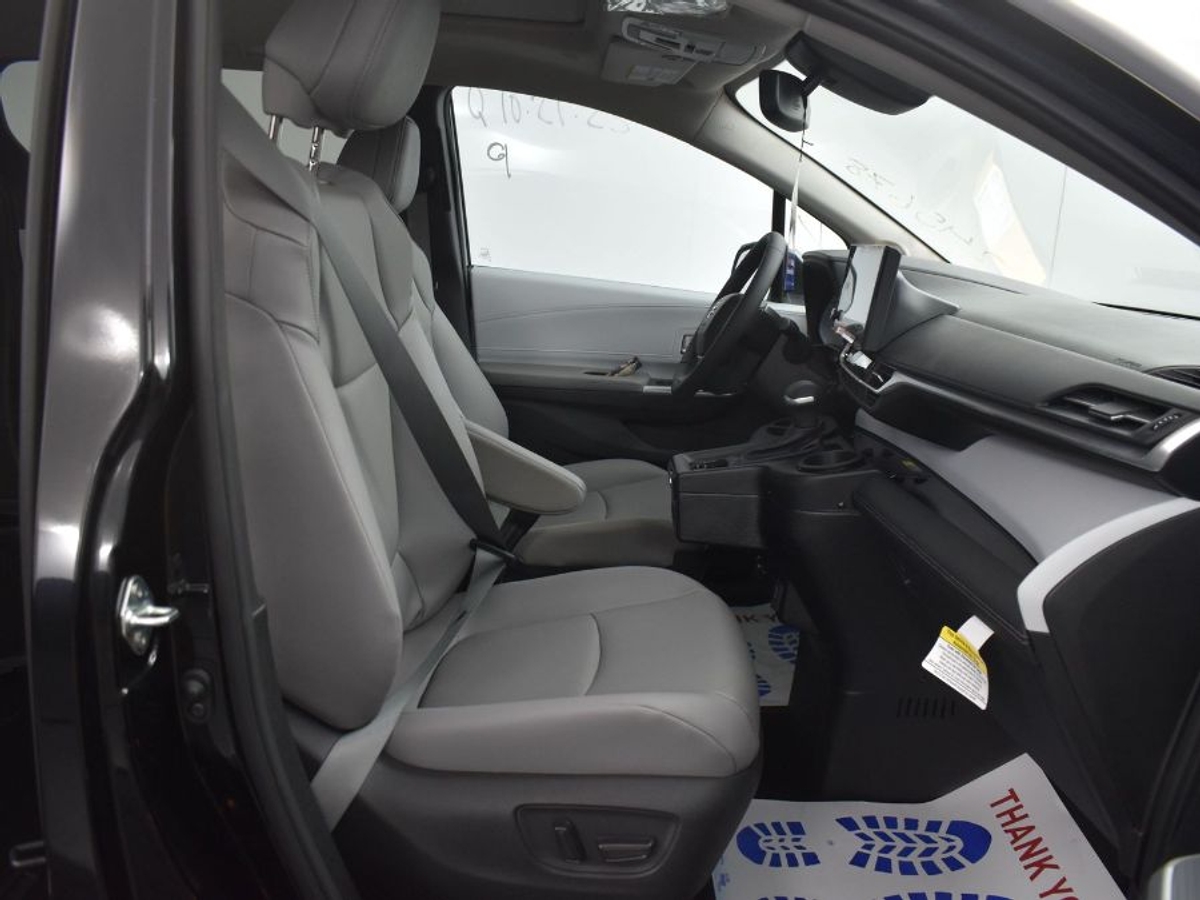 2025 TOYOTA SIENNA - Image 7