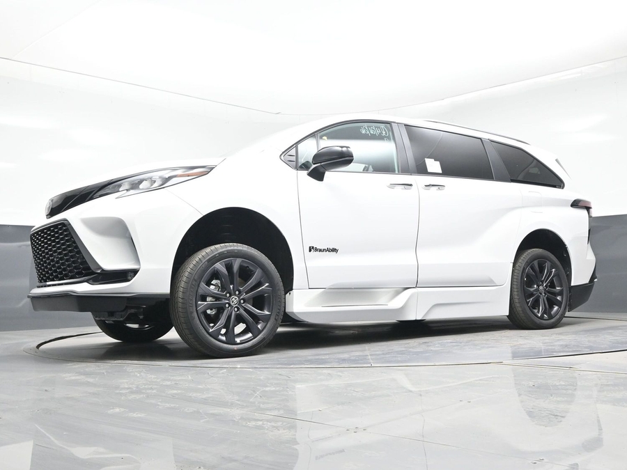 New 2026 Toyota Sienna Hybrid XSE Sport - BraunAbility Side Entry Entry In Floor Automatic Ramp