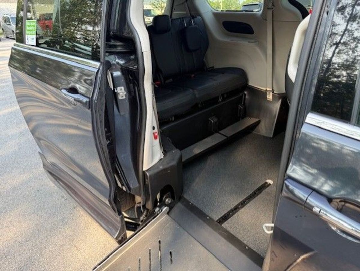 2021 CHRYSLER PACIFICA - Image 17