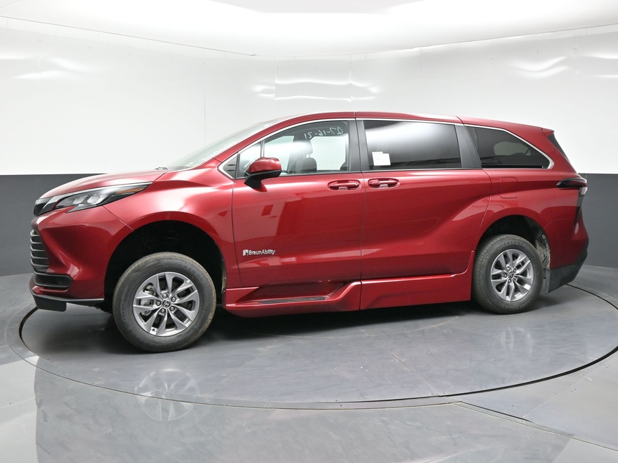 New 2026 Toyota Sienna Hybrid LE - BraunAbility Side Entry In Floor Automatic Ramp