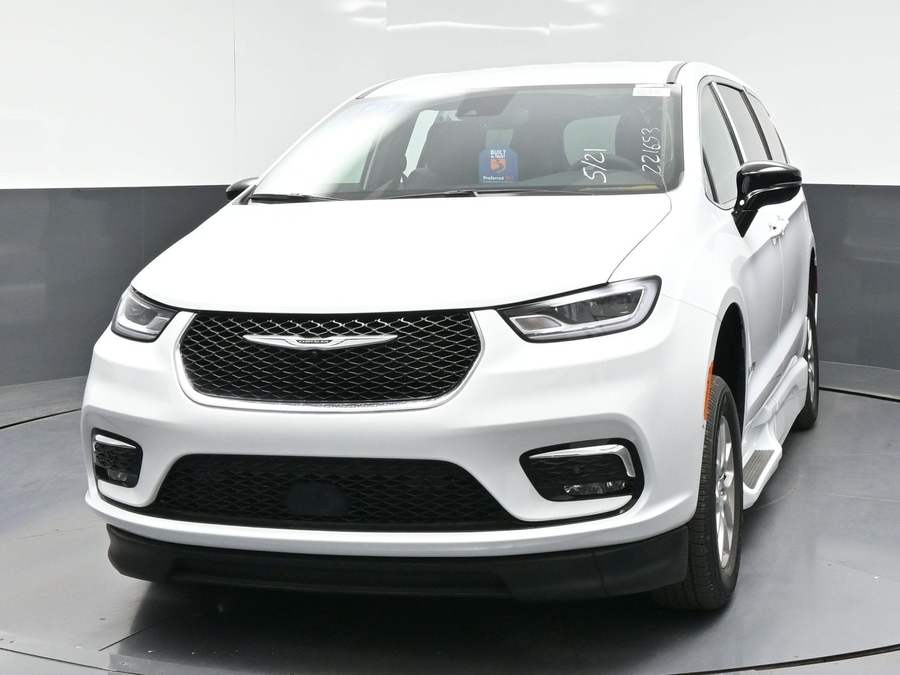New 2026 Chrysler Pacifica Select Safety - BraunAbility Side Entry Entry Fold Out Automatic Ramp