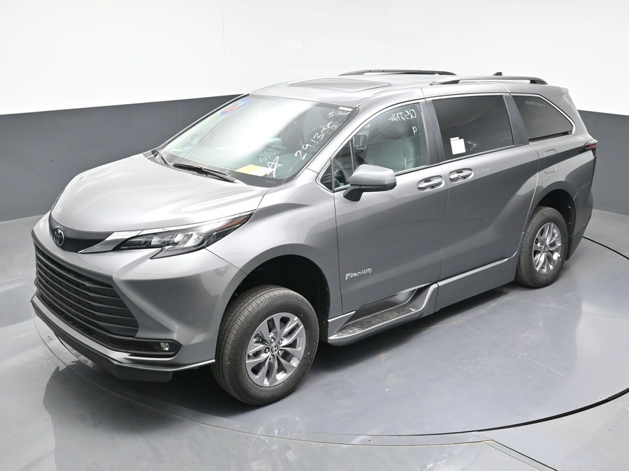 New 2026 Toyota Sienna Hybrid XLE Add - BraunAbility Side Entry In Floor Automatic Ramp