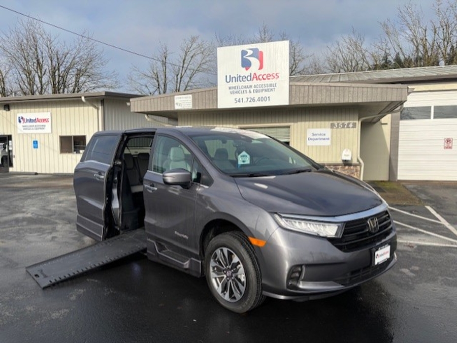 Used 2024 Honda Odyssey EX-L - BraunAbility Side Entry Entry In Floor Automatic Ramp