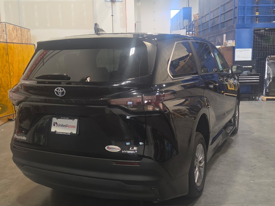 Used 2024 Toyota Sienna Hybrid LE Base - BraunAbility Side Entry Fold Out Automatic Ramp