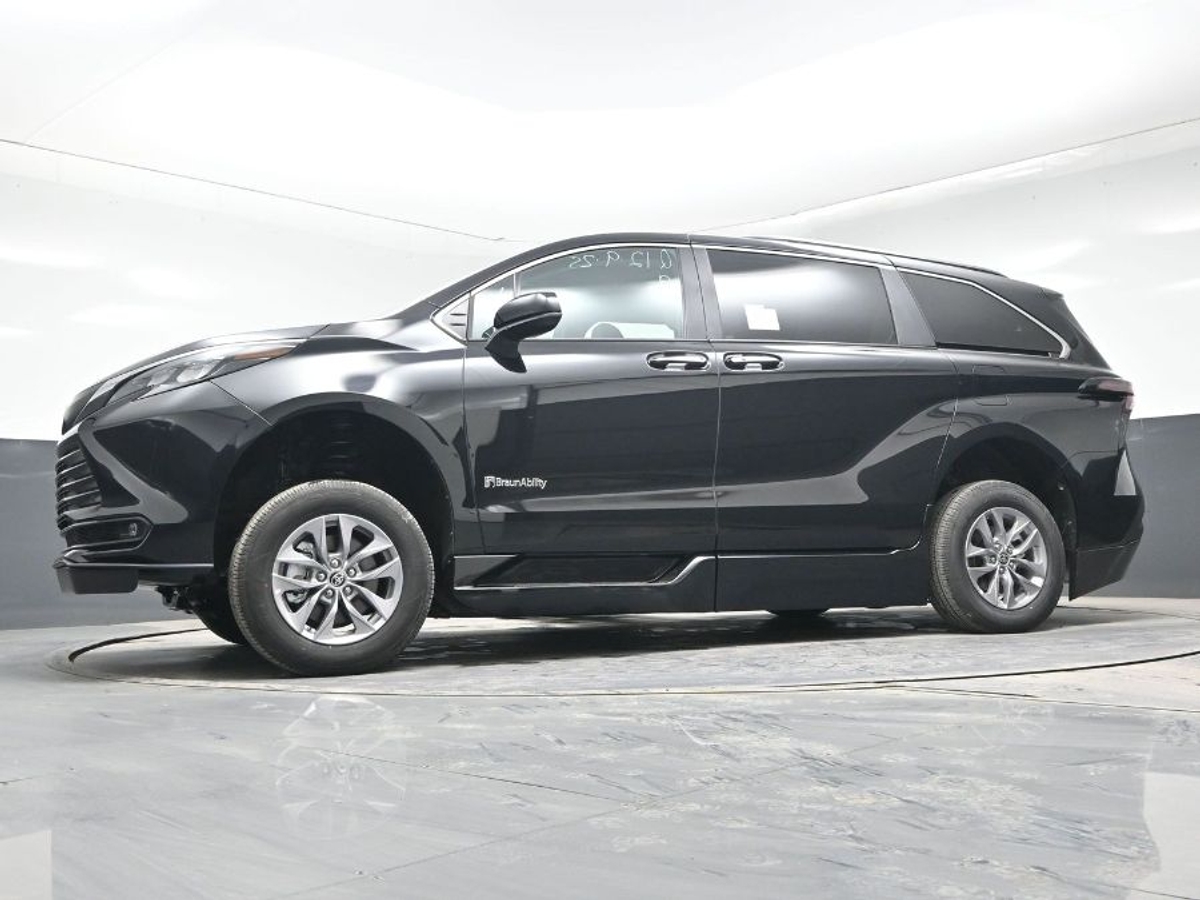 2025 TOYOTA SIENNA - Image 20