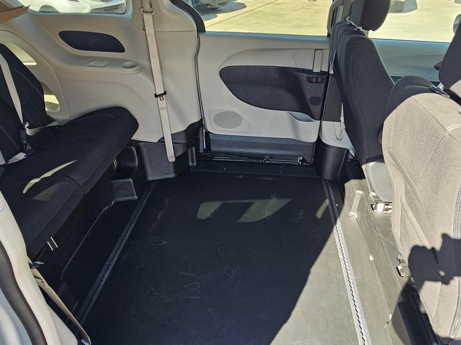 2024 CHRYSLER VOYAGER - Image 7