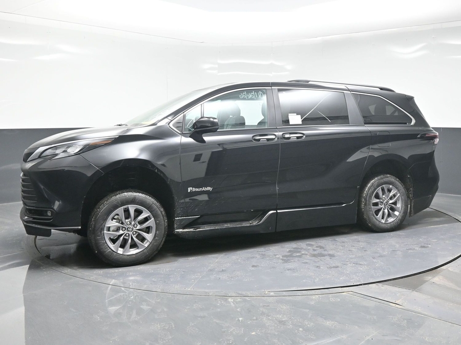 Black Toyota Sienna image number 2