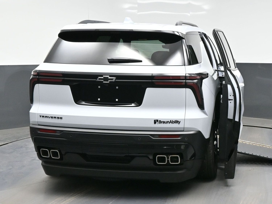 New 2026 Chevrolet Traverse 1LT Midnight - BraunAbility Side Entry Entry In Floor Automatic Ramp