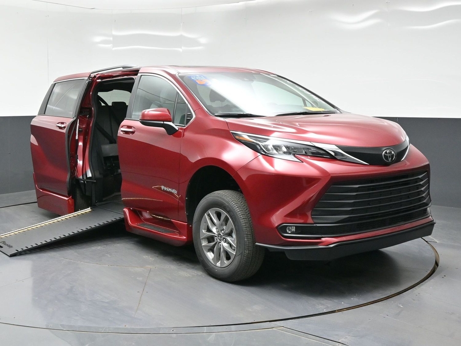 New 2026 Toyota Sienna Hybrid XLE Add - BraunAbility Side Entry In Floor Automatic Ramp