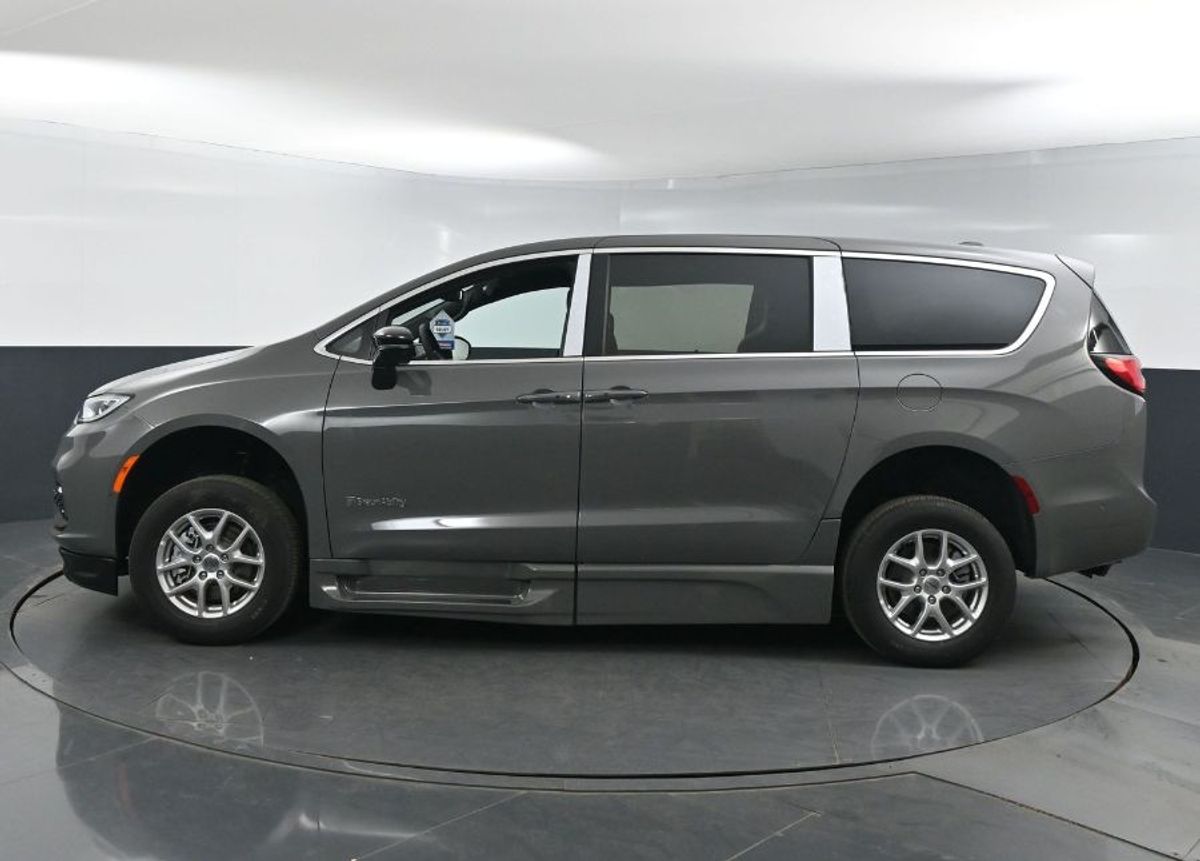 2025 CHRYSLER PACIFICA - Image 4