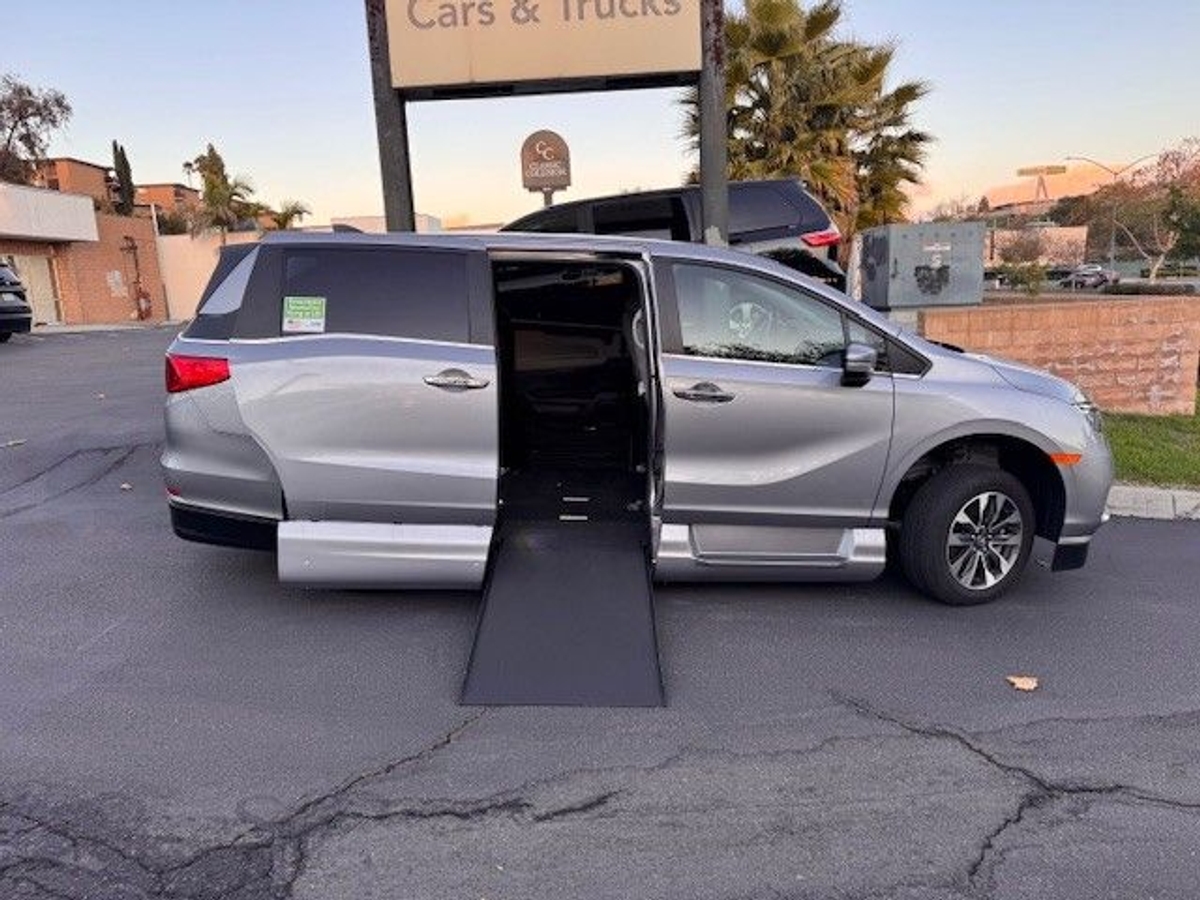 2023 Honda Odyssey EX-L's photo