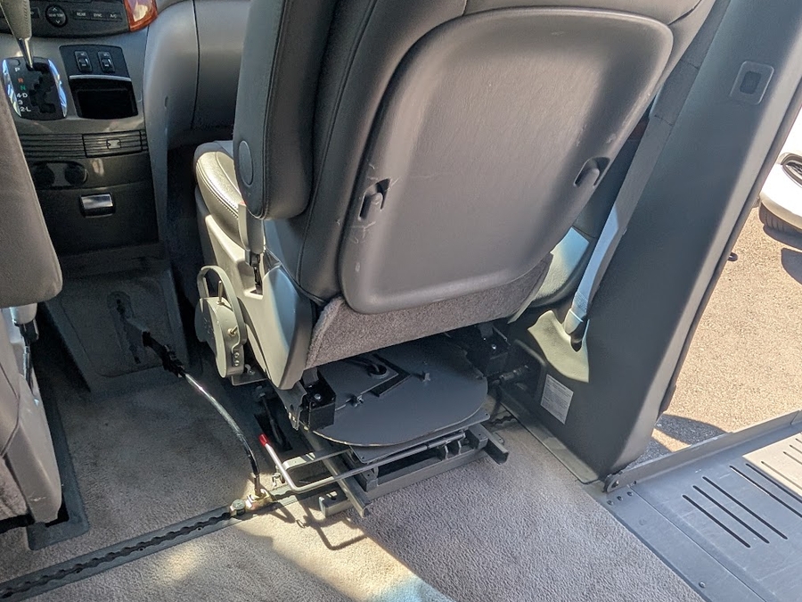 Used 2008 Toyota Sienna XLE Base - BraunAbility Side Entry Entry Fold Out Automatic Ramp