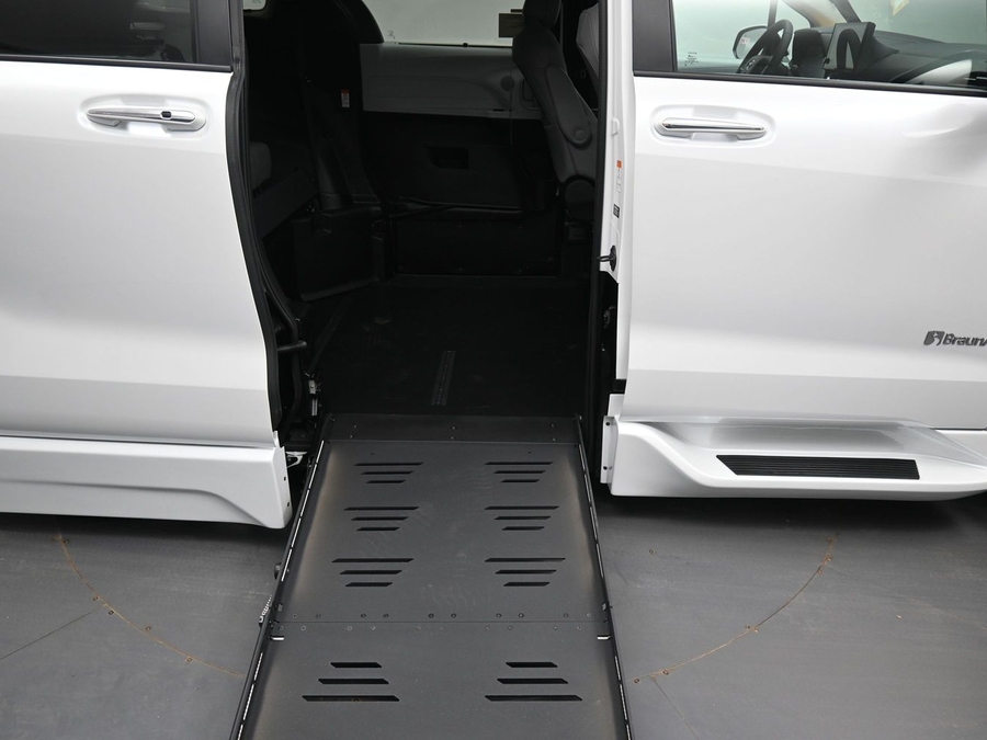 White Toyota Sienna image number 10