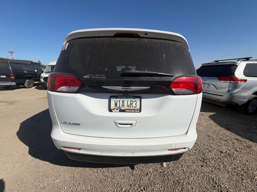  Chrysler Voyager image number 6