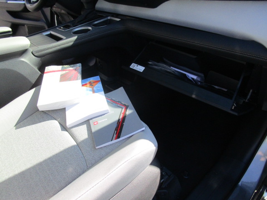 New 2026 Toyota Sienna Hybrid LE - Vantage Mobility Commercial Rear Entry Entry Fold Out Manual Ramp