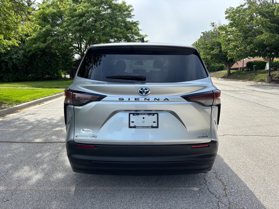 Used 2024 Toyota Sienna Hybrid LE - BraunAbility Side Entry Entry Fold Out Automatic Ramp