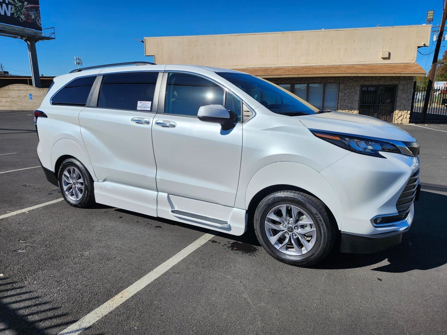 Used 2022 Toyota Sienna Hybrid XLE Plus - VMI Side Entry Entry In Floor Automatic Ramp