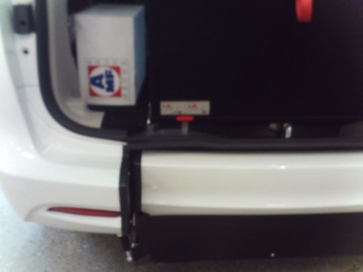 2024 CHRYSLER VOYAGER - Image 10