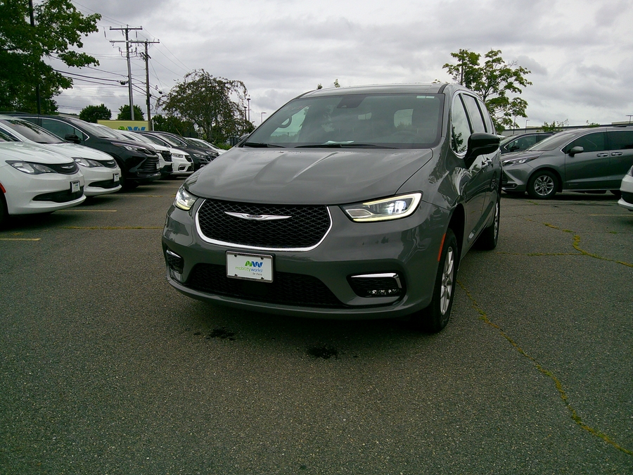 Grey Chrysler Pacifica image number 5