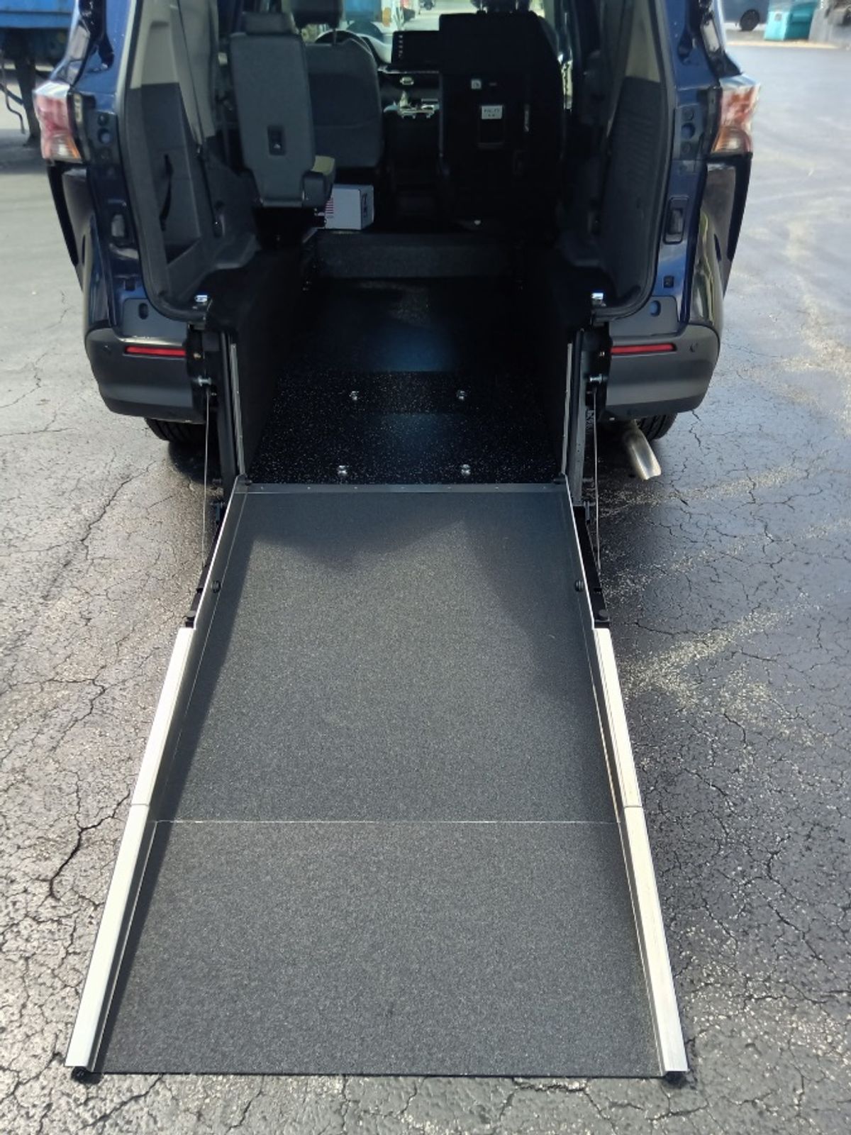 2024 TOYOTA SIENNA - Image 11