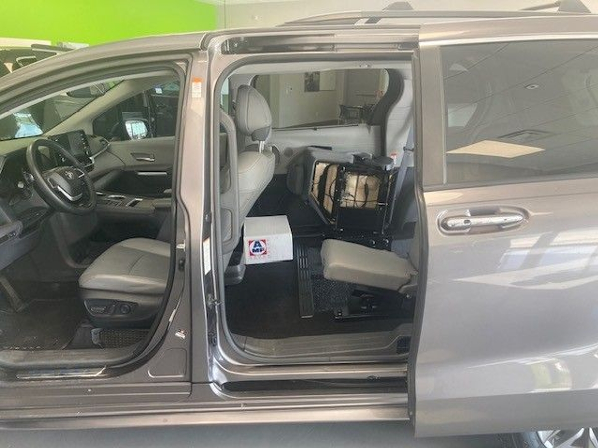 2023 TOYOTA SIENNA - Image 9