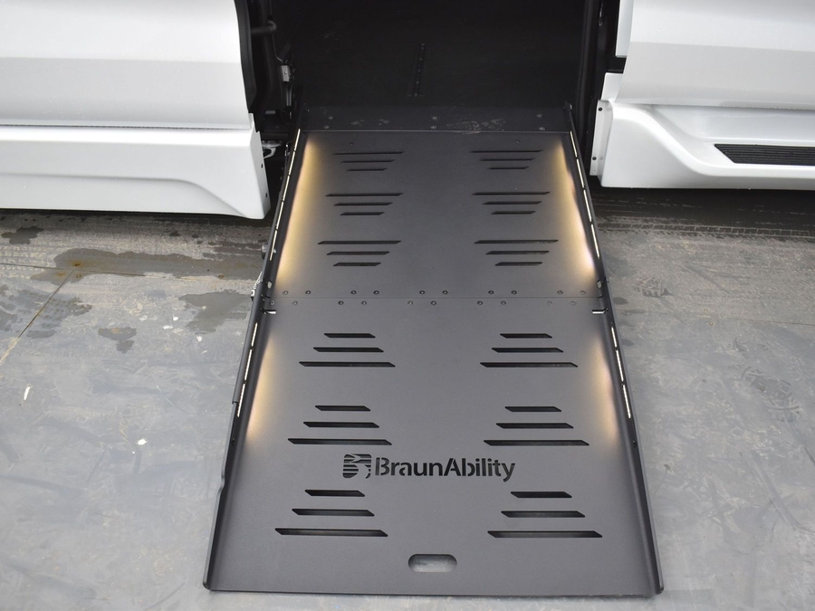 New 2025 Toyota Sienna Hybrid XLE Plus - BraunAbility Side Entry Entry Fold Out Automatic Ramp