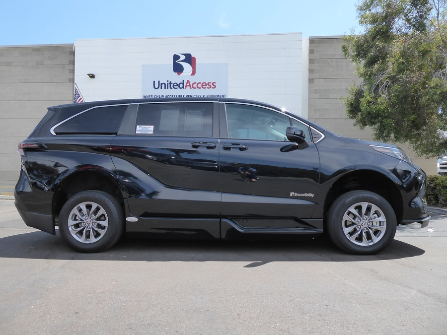 Used 2024 Toyota Sienna Hybrid LE Base - BraunAbility Side Entry Fold Out Automatic Ramp