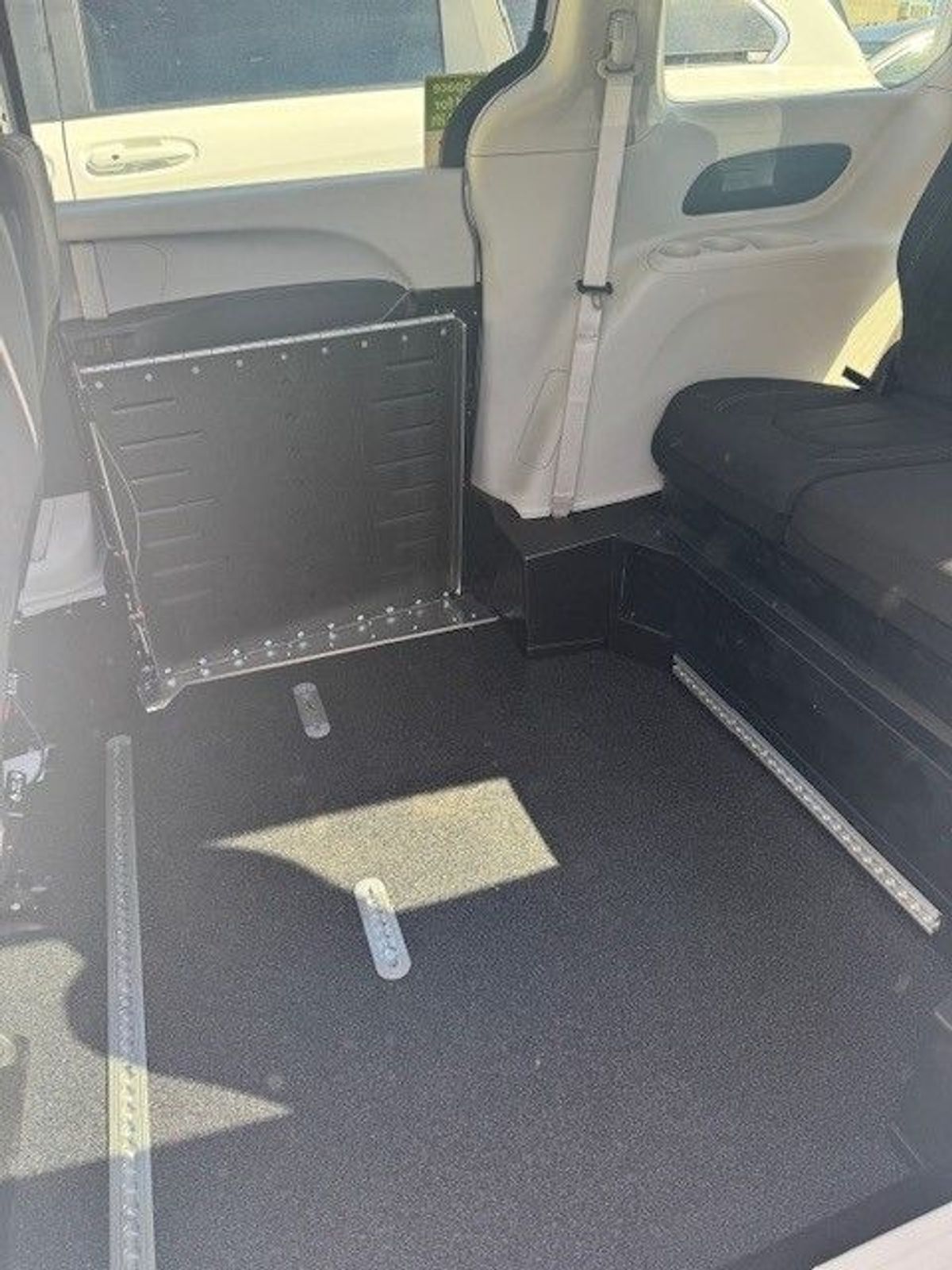 2024 CHRYSLER VOYAGER - Image 6