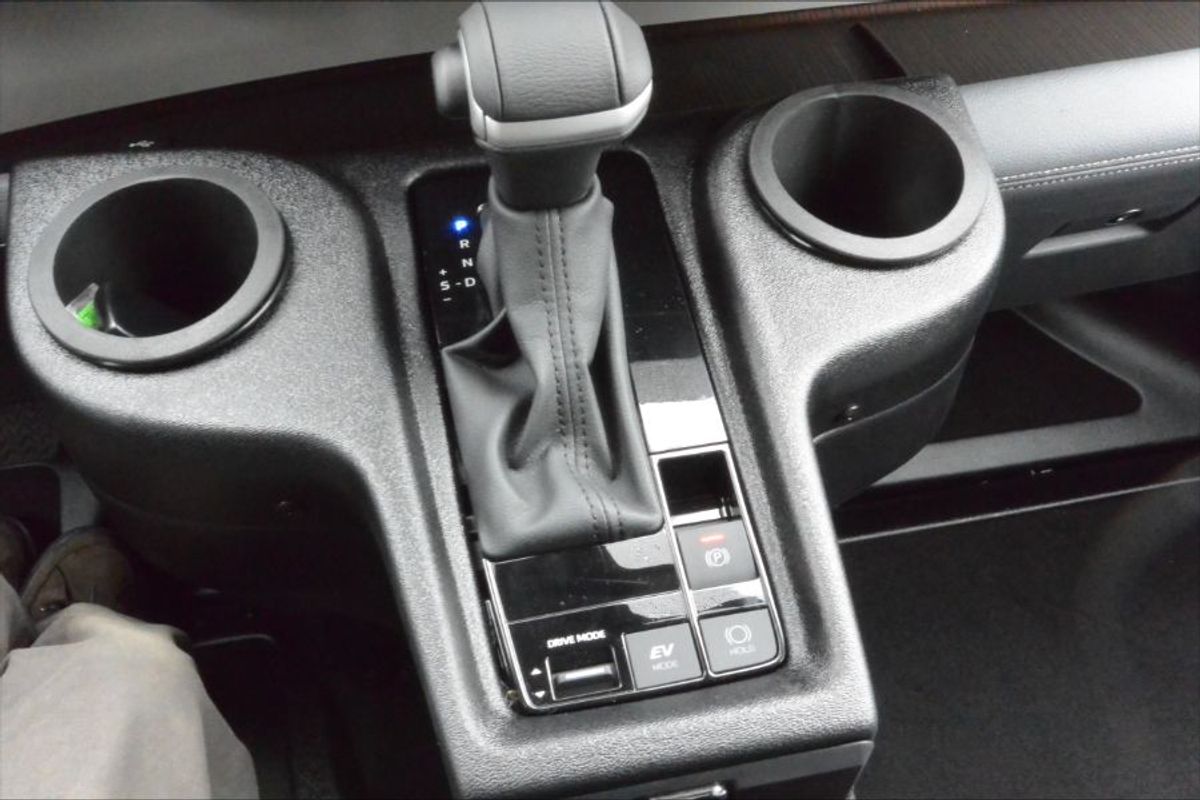 Black Toyota Sienna image number 20