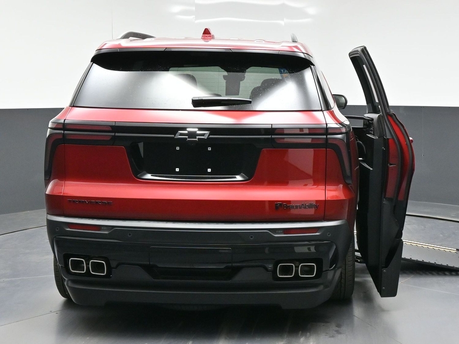 New 2026 Chevrolet Traverse 1LT Midnight - BraunAbility Side Entry In Floor Automatic Ramp