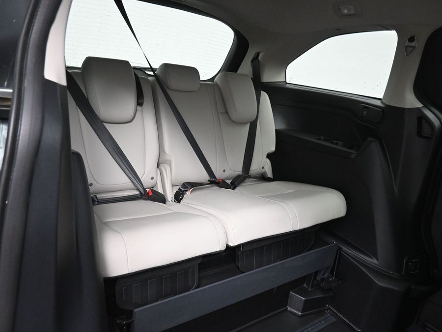 Grey Honda Odyssey image number 19