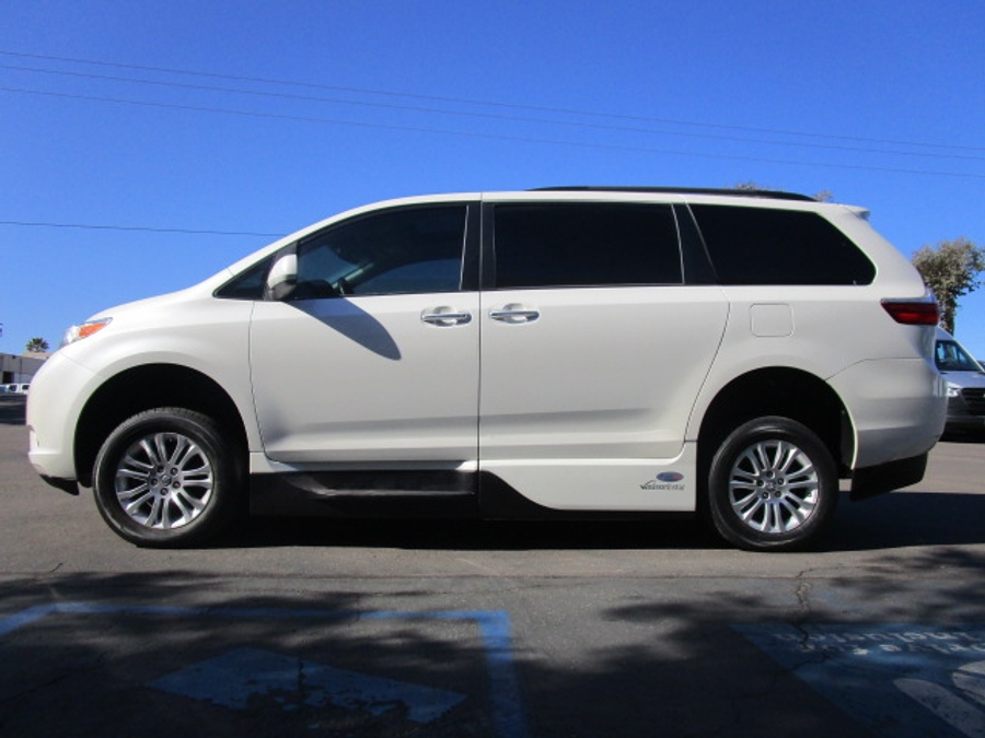 Used 2017 Toyota Sienna XLE Base - VMI Side Entry Entry In Floor Automatic Ramp