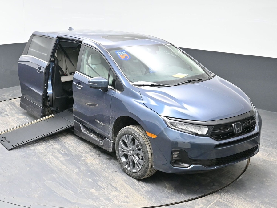 New 2026 Honda Odyssey Touring - BraunAbility Side Entry Entry In Floor Automatic Ramp