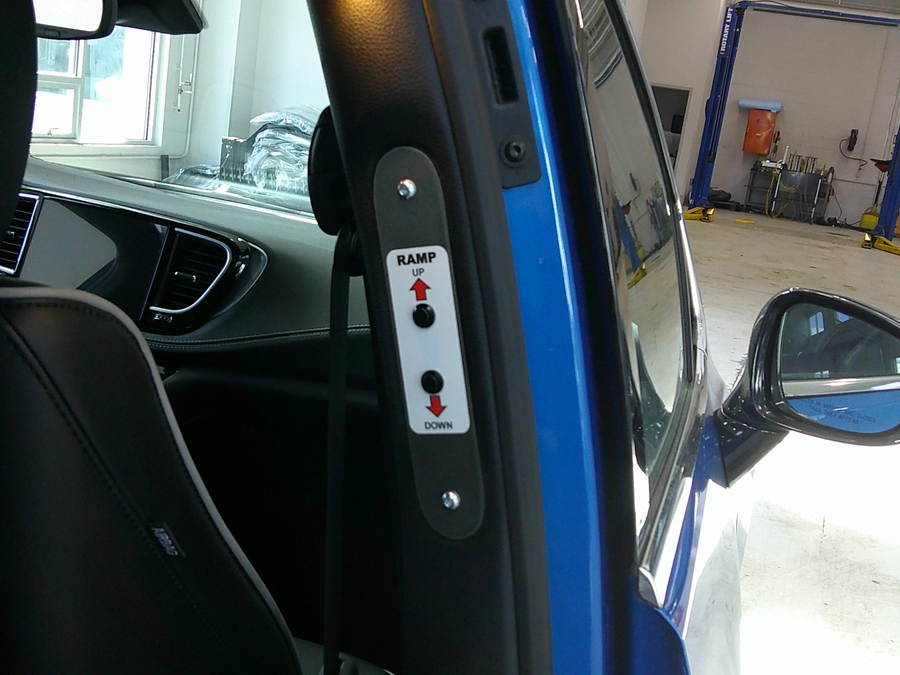 Blue Chrysler Pacifica image number 2