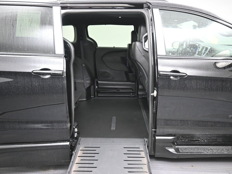 New 2026 Chrysler Pacifica Select Sport - BraunAbility Side Entry Entry Fold Out Automatic Ramp
